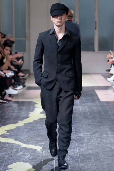 Look 15